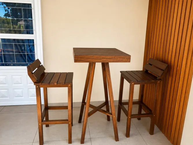 Banqueta e mesa