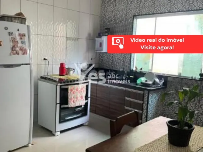 Casa para locação com 02 dormitórios planejados e quintal, no Parque Bandeirante, Santo An