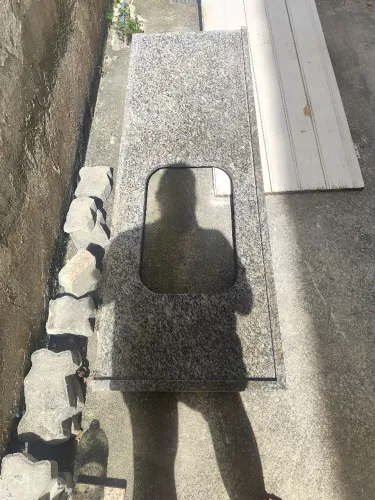 Pedra de mármore com corte da pia