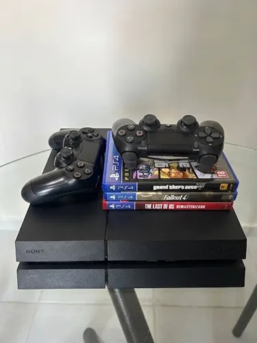 PlayStation 4 Fat, 2 controles originais, 3 jogos.