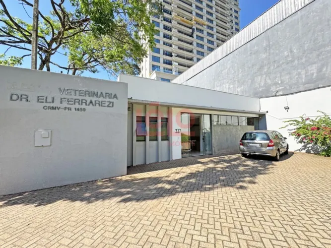 Sala comercial para alugar na Zona 02 de Maringá, em localização de esquina