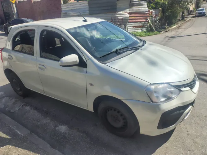 Toyota Etios X 1.3 Flex 16V 5P Mec. 2019