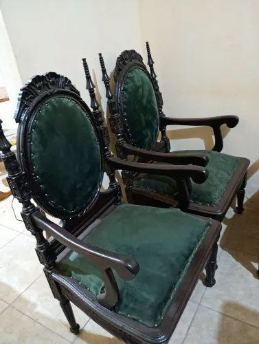 Poltronas em jacarandá conjunto 7 mil 3 lugares 3 mil 2 de 1 lugar 4 mil as 2.