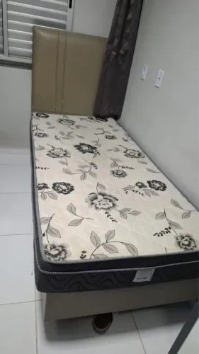Colchão, base e cabeceira