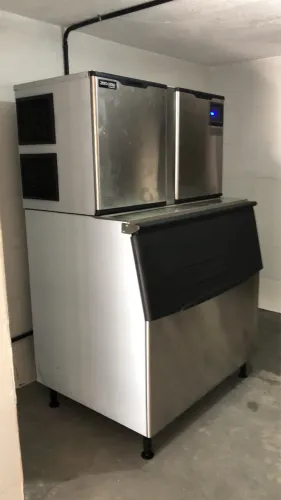 1 Máquina de Gelo 680kg por dia