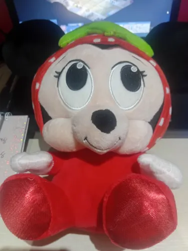 Pelúcia da Minie Moranguinho colecionável.