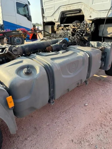TANQUE DE COMBUSTÍVEL - MB AXOR 2536