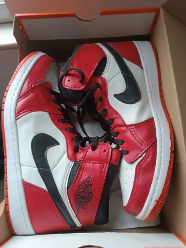 Tênis Air Jordan 1 (Shopee)