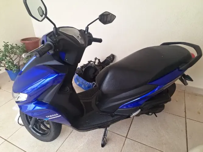 VENDO FLUO 125 AZUL YAHAMA