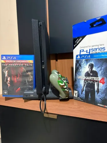 Vende-se Playstation 4 Slim 1TB