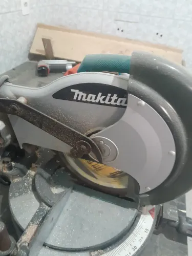 Serra esquadria makita 