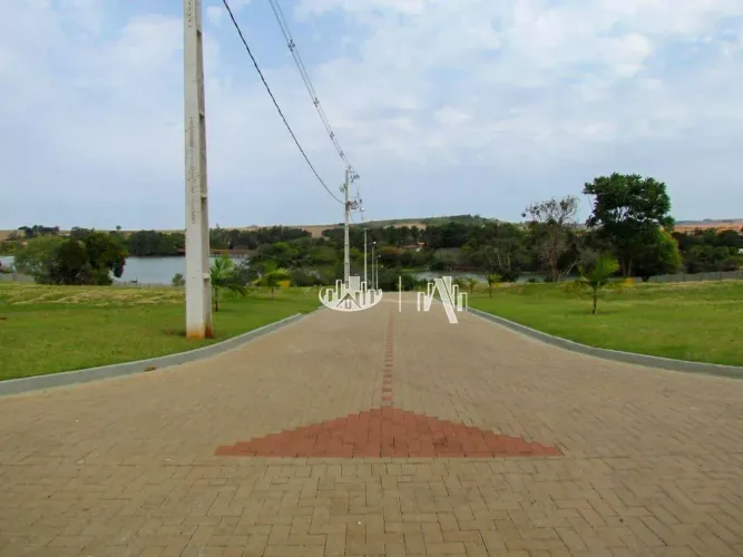 Terreno à venda, 675 m² por R$ 300.000,00 - Condomínio Shangrilá - Primeiro de Maio/PR