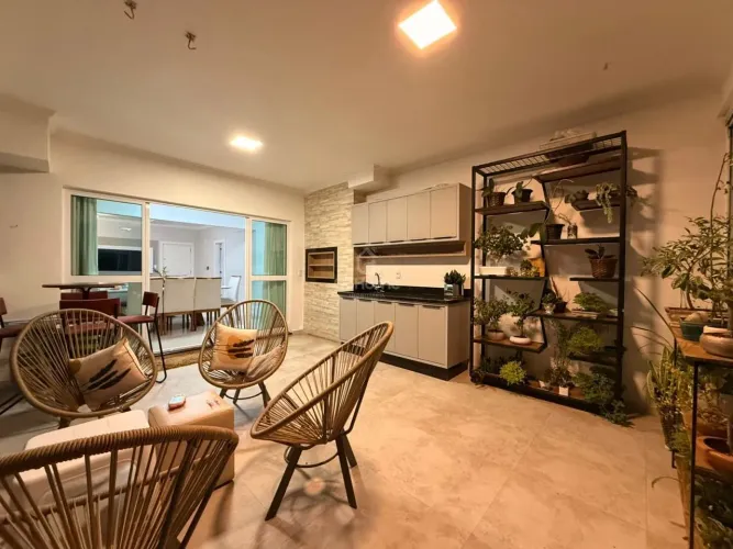 Apartamento semimobiliado 3 quartos com suíte no centro de Chapecó