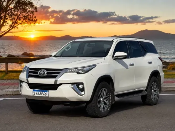 Toyota Hilux SW4 SRX 4X4 2.8 TDI 16V Dies. Aut. 2019