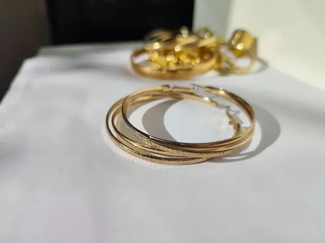 Brincos de argola folhado a ouro