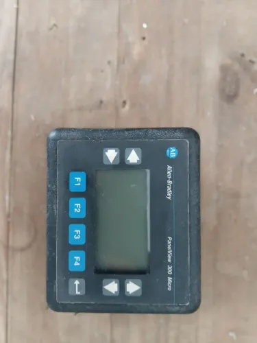 Panelview 300 Micro Allen Bradley 2711-T3A - HMI Usado em Bom Estado