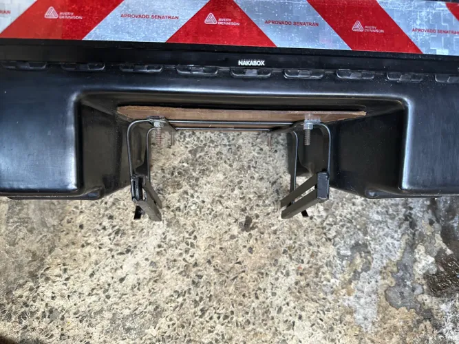 Vendo suporte do baú e trilho tudo zero da 160