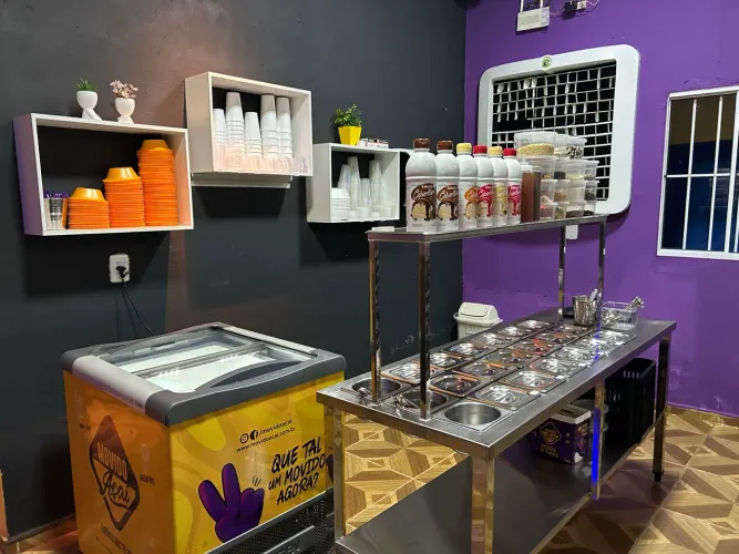 Vendo mesa de inox para trabalhar com açaí ou macarrão expresso
