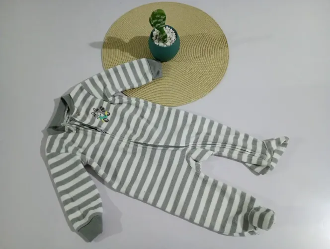 Macacão Novinho Carter's 6 meses