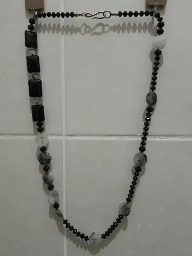 Colar de pedras naturais