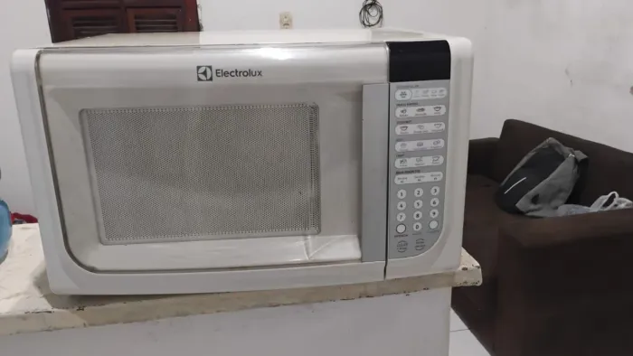 Micro-ondas semi novo 