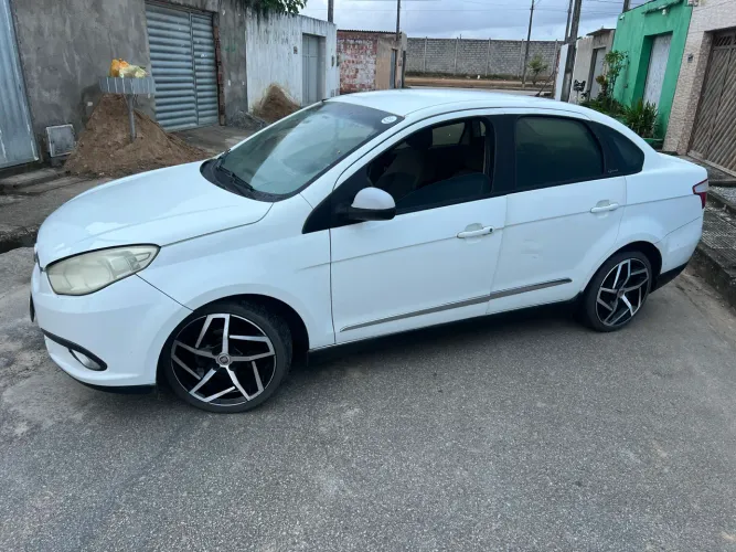 Fiat Grand Siena Essence 1.6 Flex 16V 2013