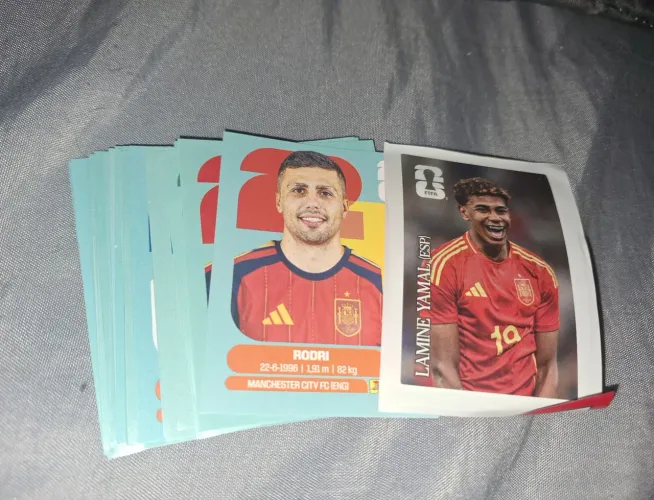 30 Figurinhas Copa 2026 Panini - Inclui LAMINE YAMAL (Coca-Cola) + RODRI (Sem Repetidas)