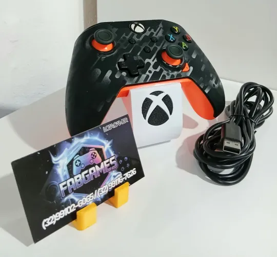 Controle Xbox one com fio. Serve para PC também. Aqui na LOJA FABGAMES. Loja física