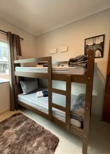 Vendo 2 beliches, com colchões inclusos 