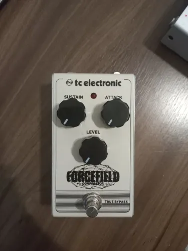 Pedal de Guitarra / Baixo TC Electronic Forcefield NA CAIX!