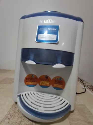 Modelo da linha Latina Acquatronic, especificamente o PA335.
