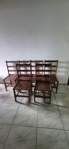 Cadeiras de madeira maciça