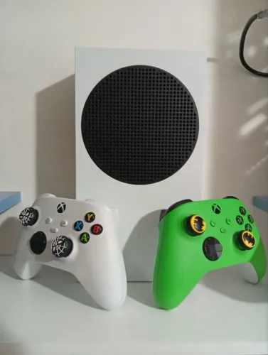 Xbox Series S 512GB - Estado de NOVO + 2 Controles + Kit Recarregável