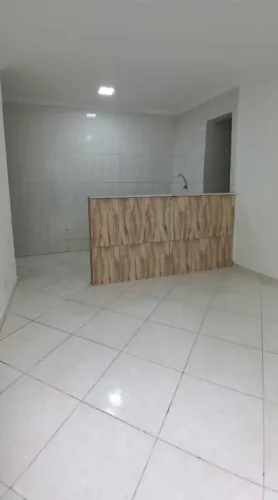 Alugo casa