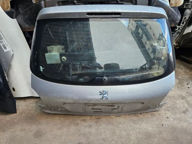 Tampa traseira com vidro peugeot 206 207