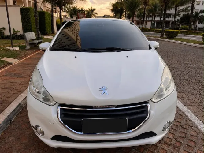 Peugeot 208 Griffe 1.6 Flex 16V 5P Aut. 2014