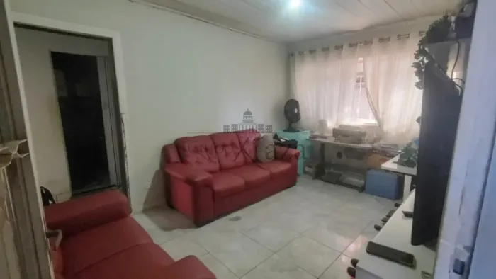 Casa Térrea - Jardim Ismênia - 3 Dormitórios - 225m².