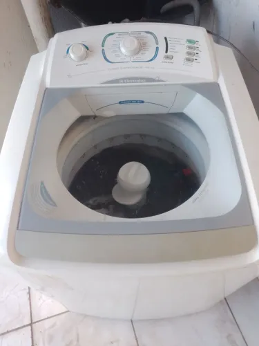 Maquina eletrolux 12 quilos funciona normal sem defeito