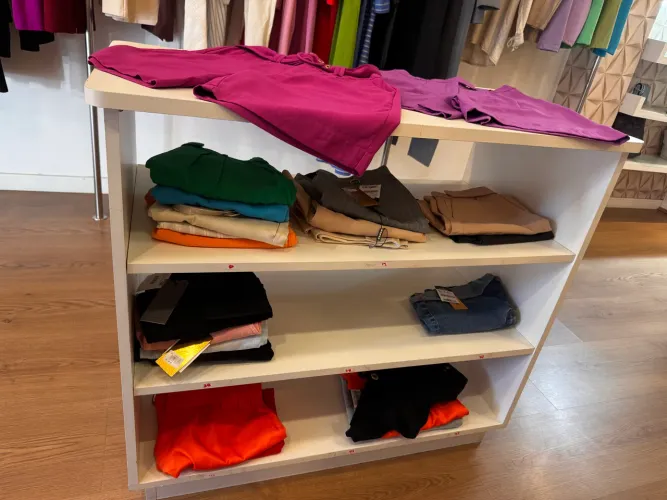 Vendo mesa organizadora de loja