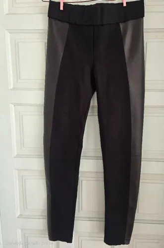 Legging montaria preta com modelagem justa e painéis laterais de couro sintético TAM P