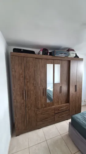 Guarda-roupa 6 portas usado