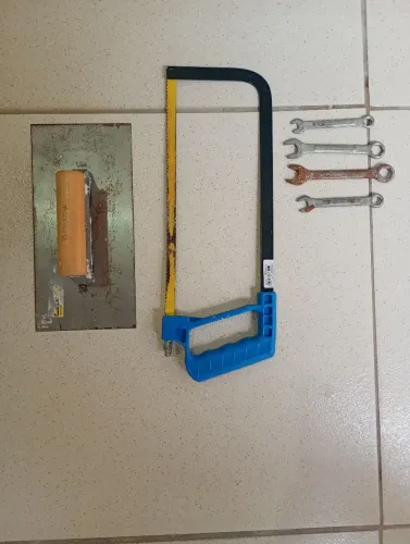 KIT DE FERRAMENTAS FUNCIONAL E EM BOM ESTADO DE CONSERVAÇÃO