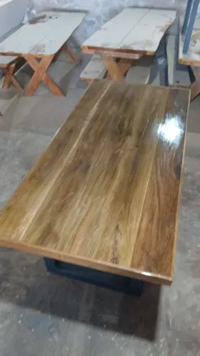 Mesa com base de metalon madeira de ipê