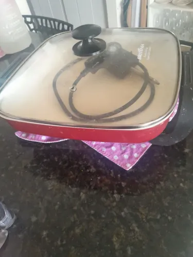 Vendo panela elétrica multifuncional vermelha britania