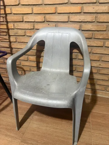 Vendo cadeiras reforçadas