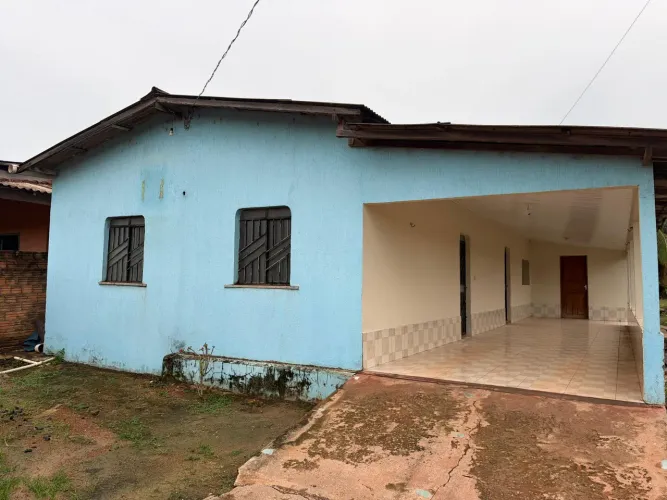VENDE-SE CASA EM RORAINOPOLIS 