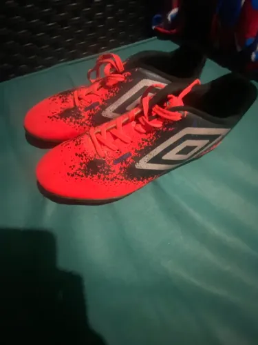 Chuteira umbro society