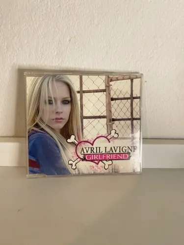 Single Avril Lavigne GIRLFRIEND 