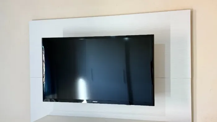 TV Samsung 32 Smart TV LED HD UN32J4300AG - Wi-Fi, Netflix e YouTube