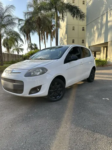 Fiat Palio Attractive 1.0 EVO Fire Flex 8V 5P 2013